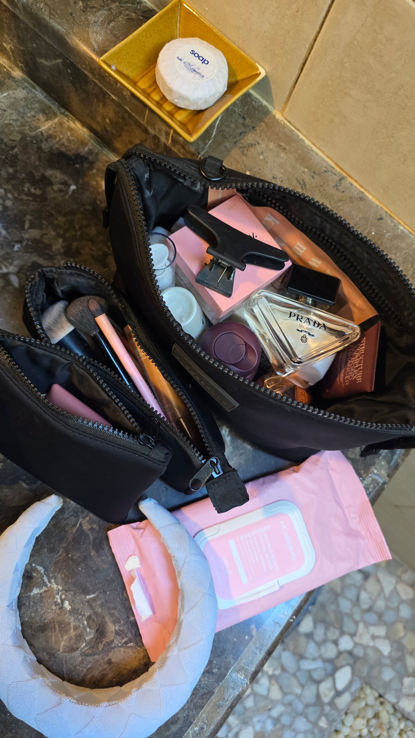 The Neo Make-up Pouch Set