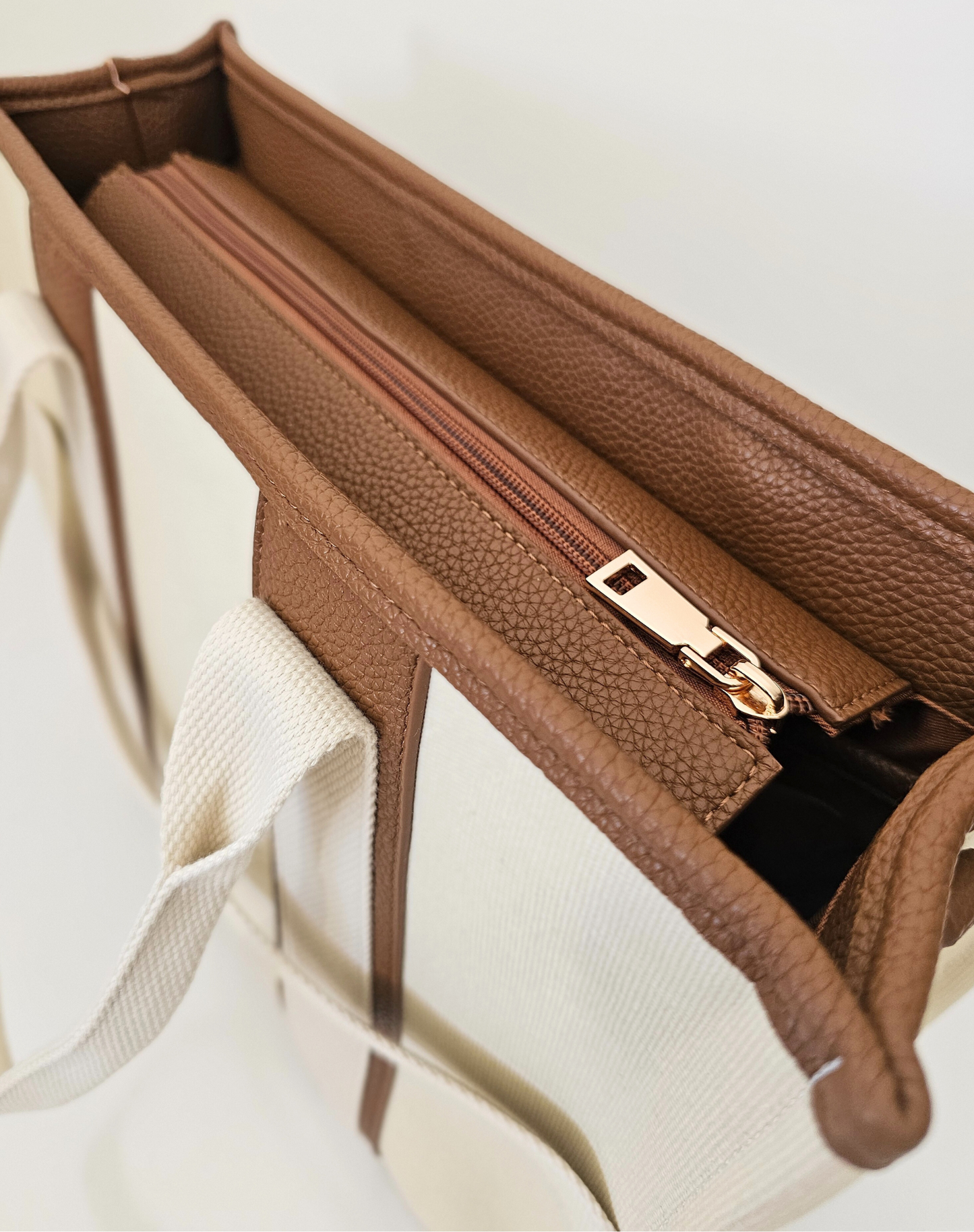The Lusso Traveller Tote - Chocolate